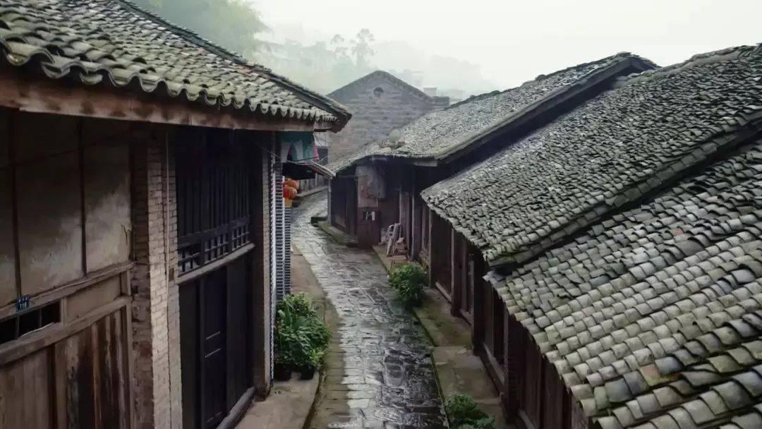 浙江小伙在婚礼前向未婚好友提供“礼金互免卡”，这样的方式是否可取？游戏画面